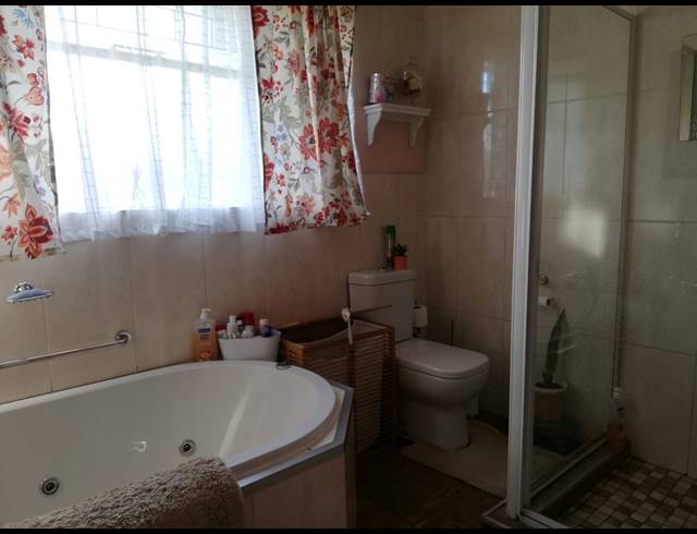 5 BEDROOM HOUSE FOR SALE IN FALCON RIDGE